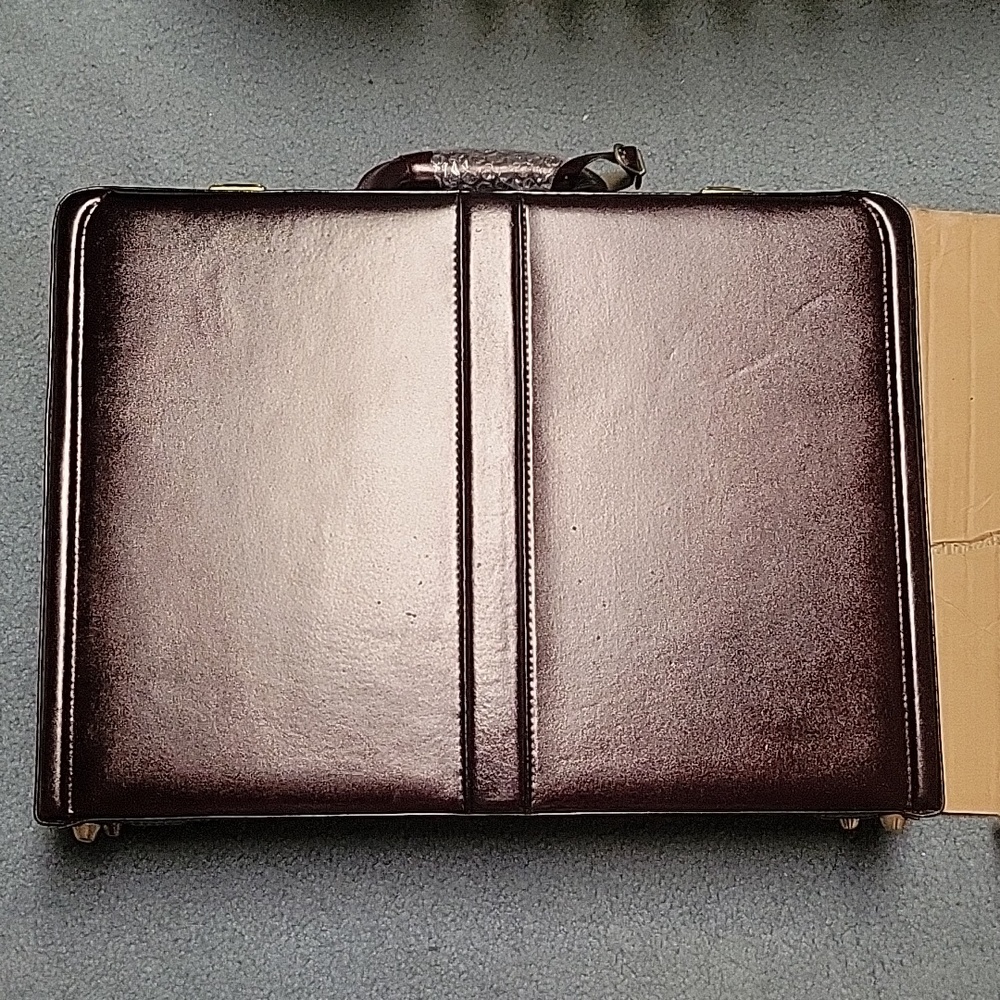 Expandable leather attache - Picture 2 of 5